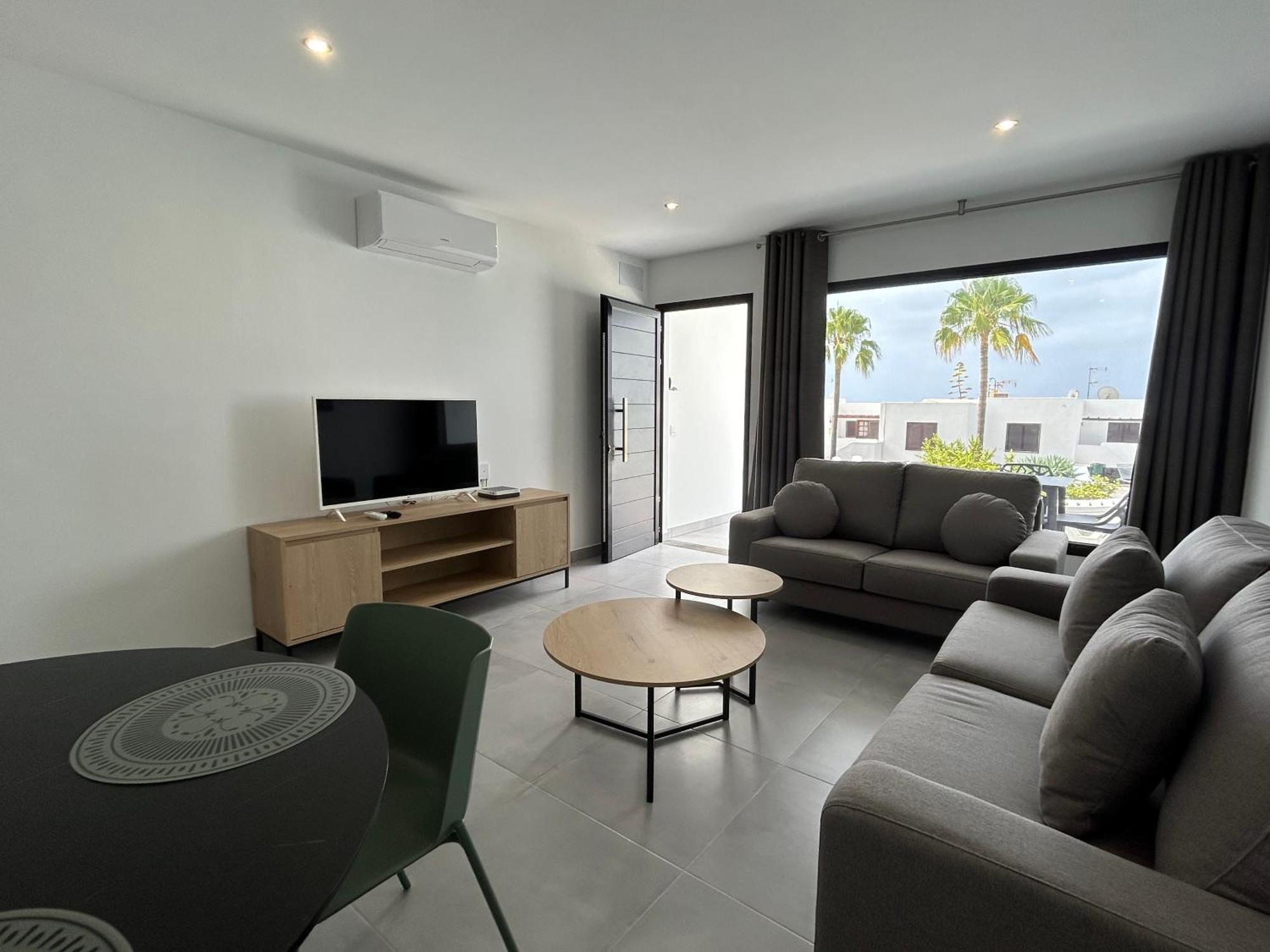 Stunning 2 Bedroom Seafront Apartment Puerto del Carmen  Eksteriør billede